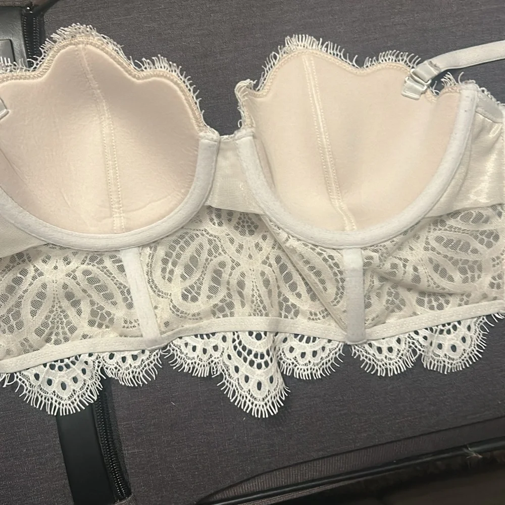 Victoria’s Secret dream angels White Lace Bra with Scalloped Trim